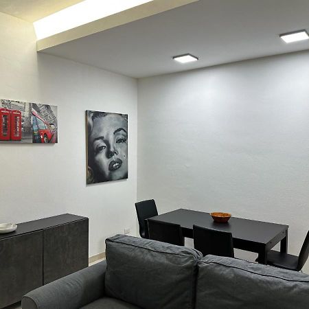 Modern Cenisio Apartment - Self Check-In & Parking Milaan Buitenkant foto