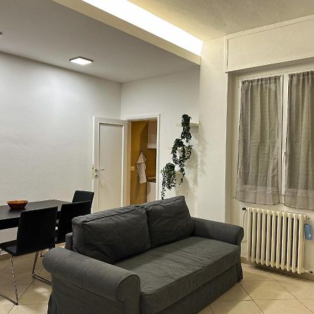 Modern Cenisio Apartment - Self Check-In & Parking Milaan Buitenkant foto